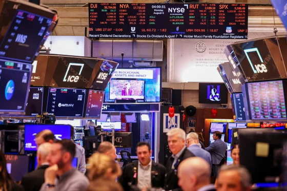 U.S. Stock Market Outlook Mixed as Tech Sector Faces Pressure